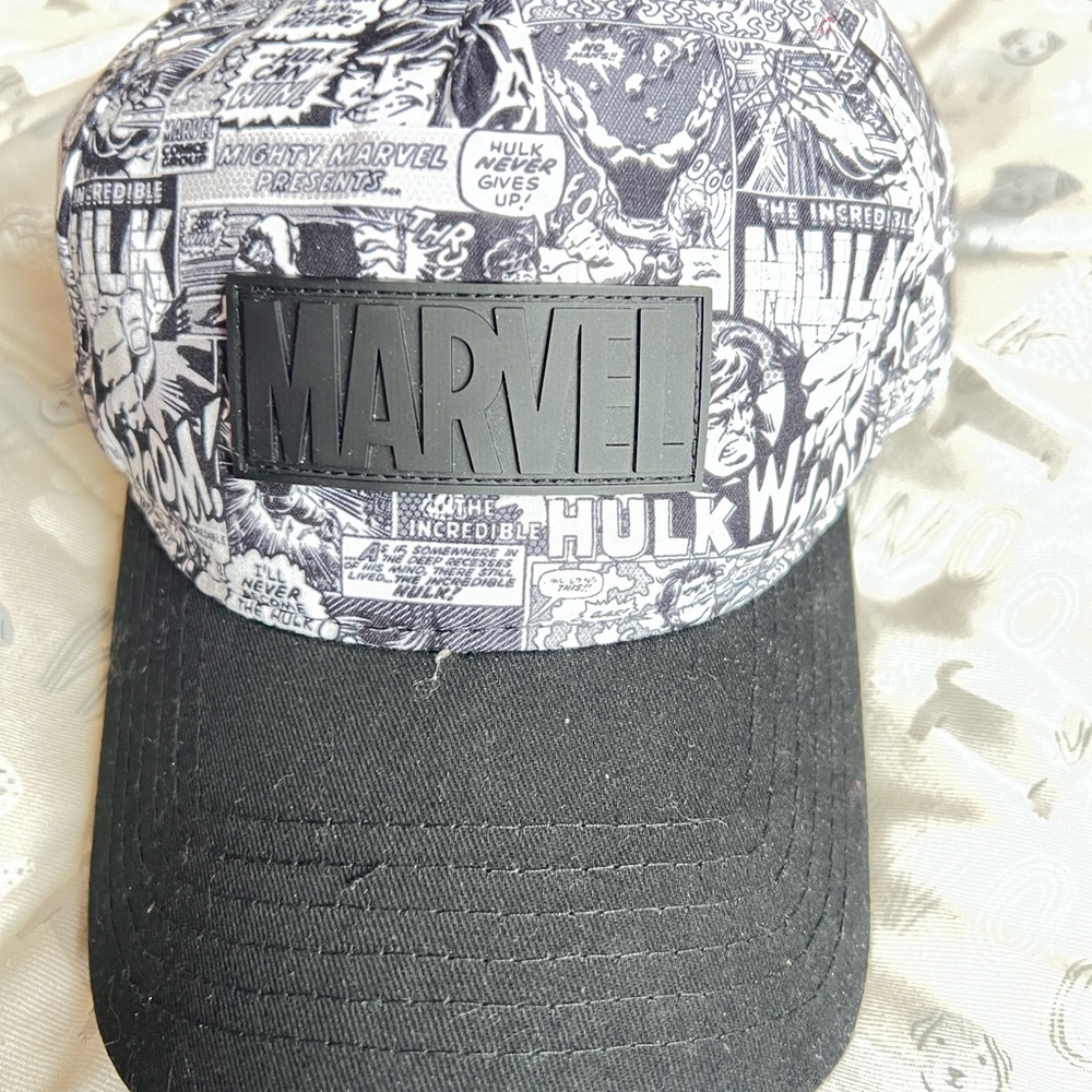 “Comic Art Hat* (Unisex) by MARVEL
Adjustable
🚩New w/Tags